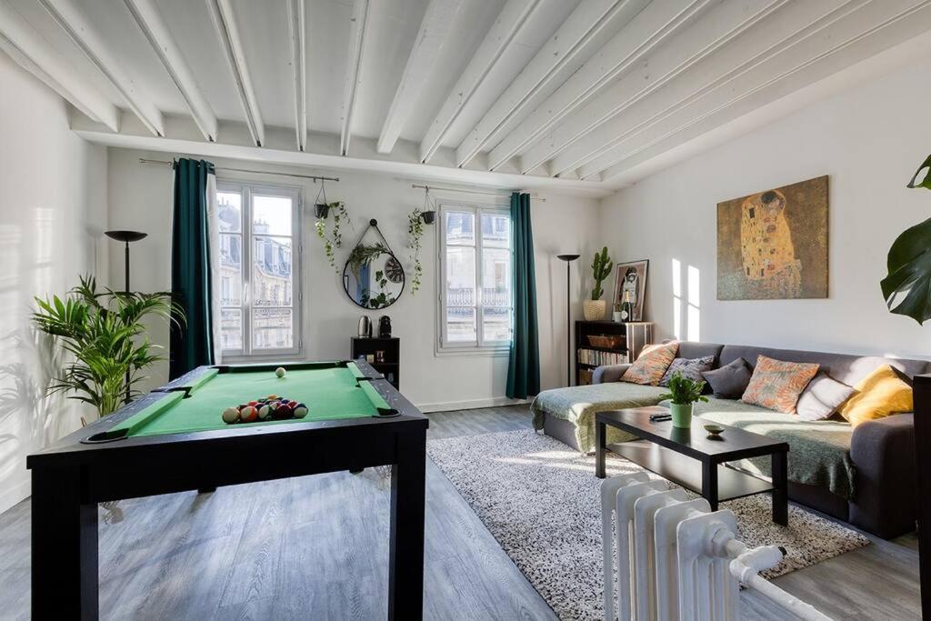 Nice flat with billard and view, Paris
