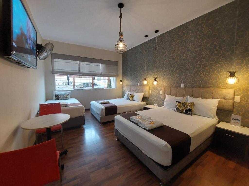Hostal Atenea - 2