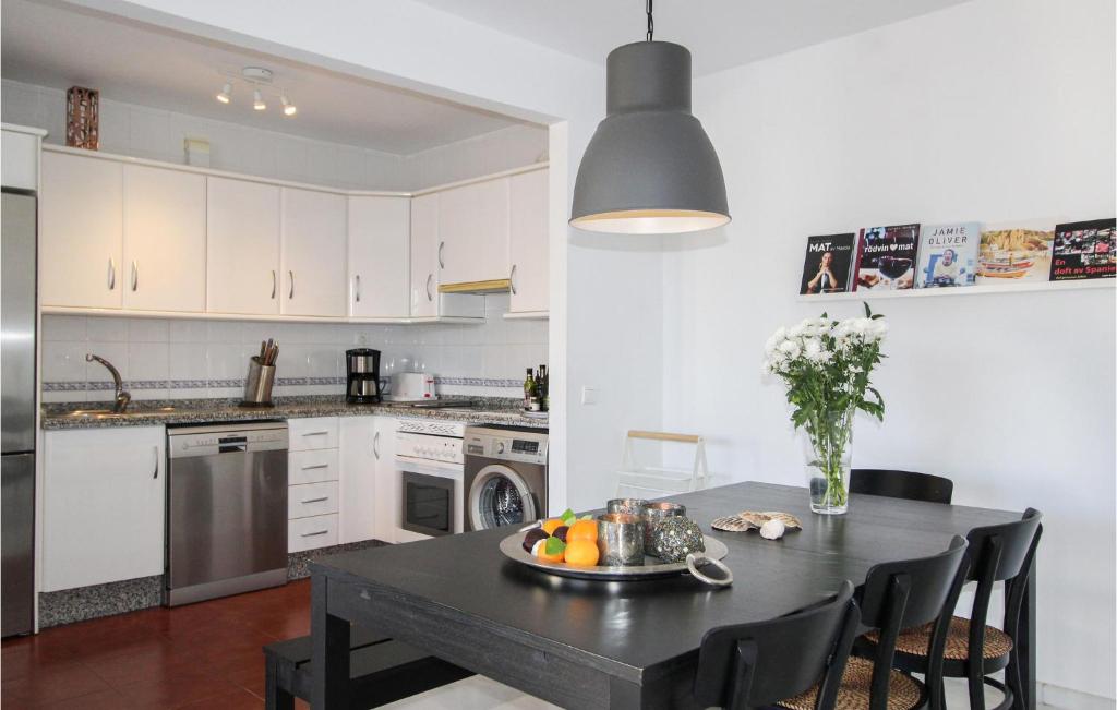 3 Bedroom Beautiful Apartment In Nerja - 3