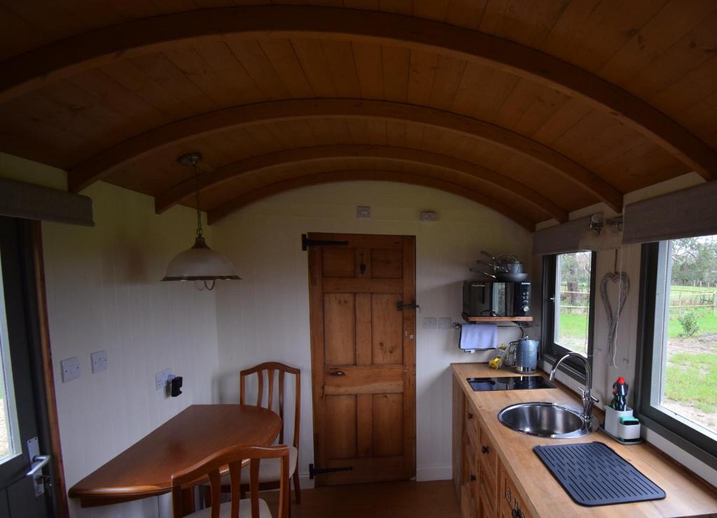 Forton House Shepherd's Huts photo 4