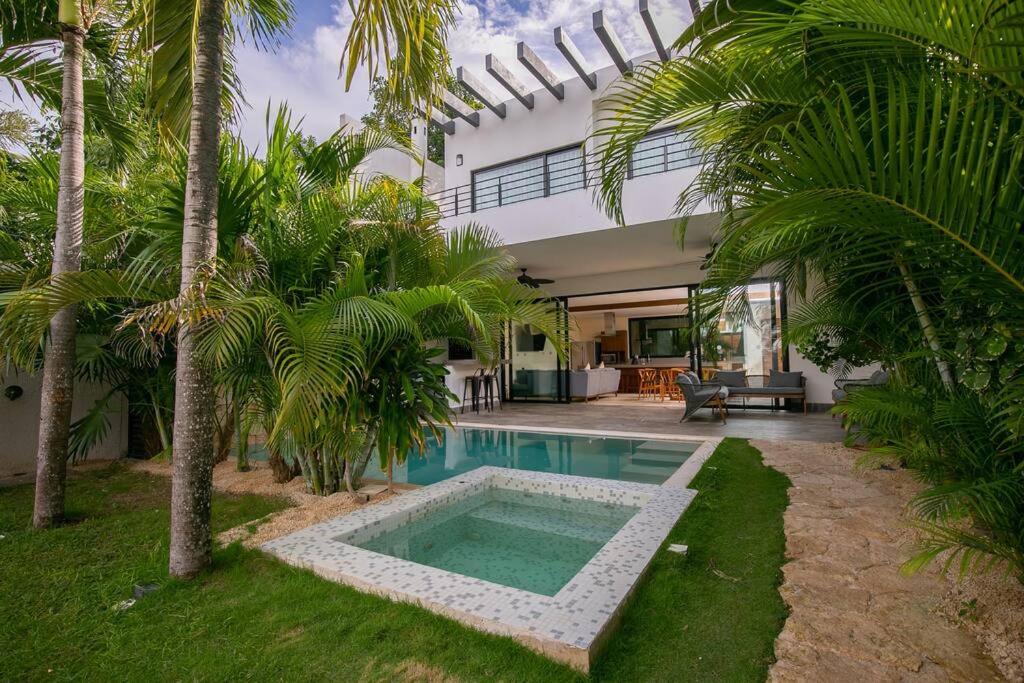 Villa with Jacuzzi & Pool with Great Concierge Service - 2