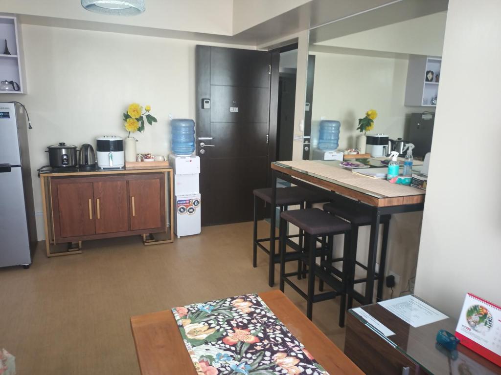 NICE CORNER AYALA 1 bedroom condo at heart of DAVAO CITY with hi speed wi fi internet photo