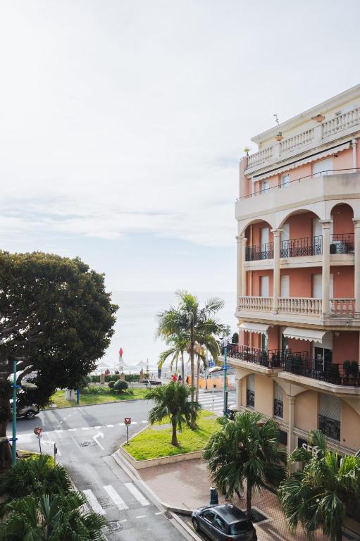 Le Victoria - Beau 2P avec vue mer latérale, balcon, piscine, sauna et parking privé au centre ville de Menton - 4