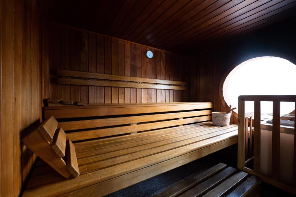 Le Victoria - Beau 2P avec vue mer latérale, balcon, piscine, sauna et parking privé au centre ville de Menton - 3