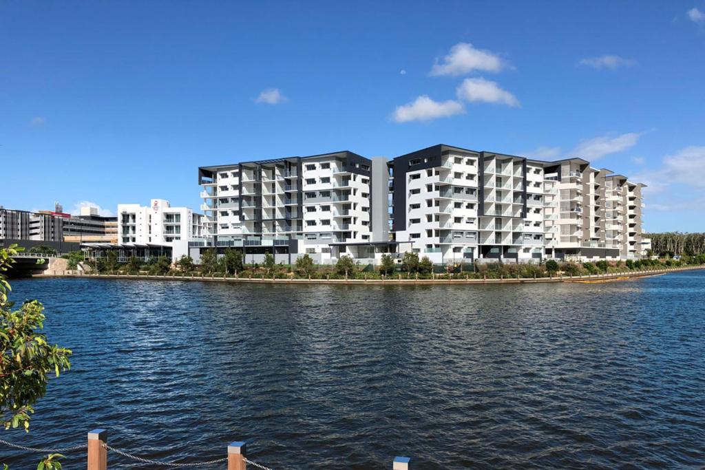 Waterline at Oceanside, Kawana Waters