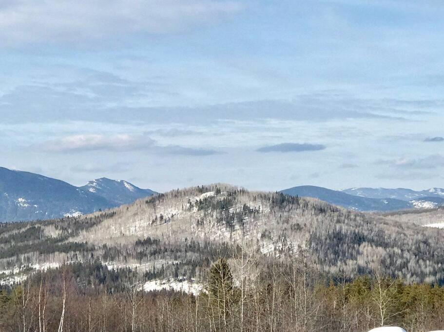 Joli petit logement face aux montagnes