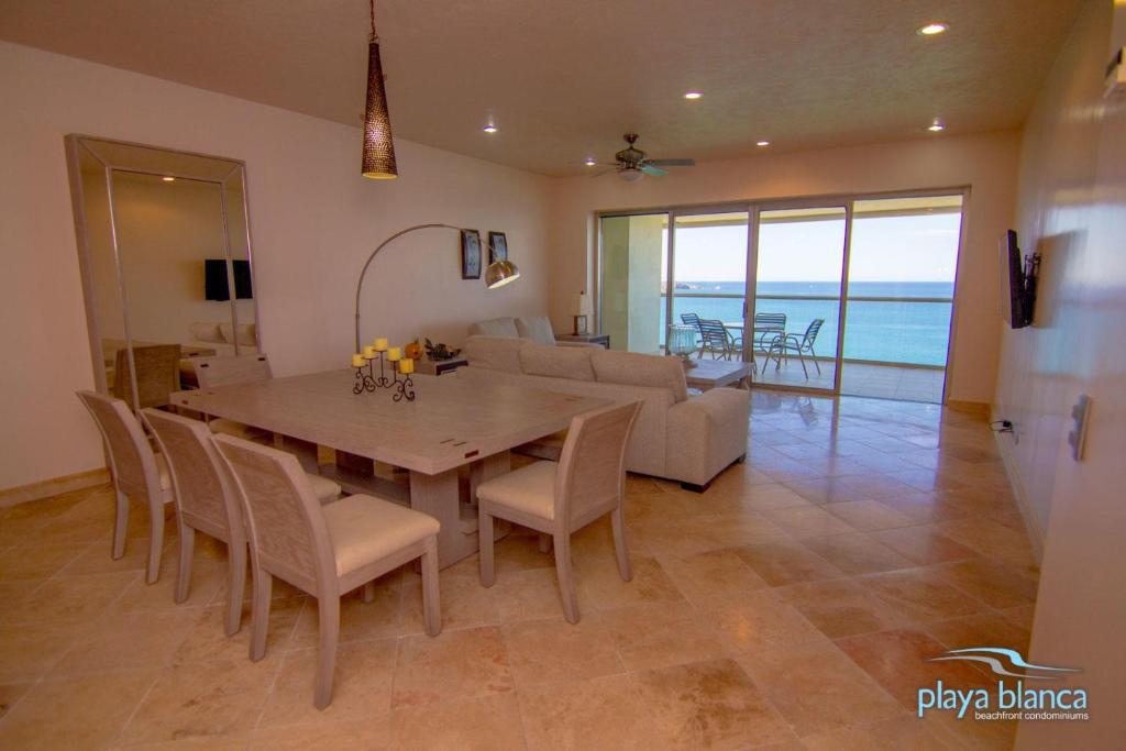 Luxury Living Condo Ocean Paradise sleeps 4 - Playa Blanca condo
