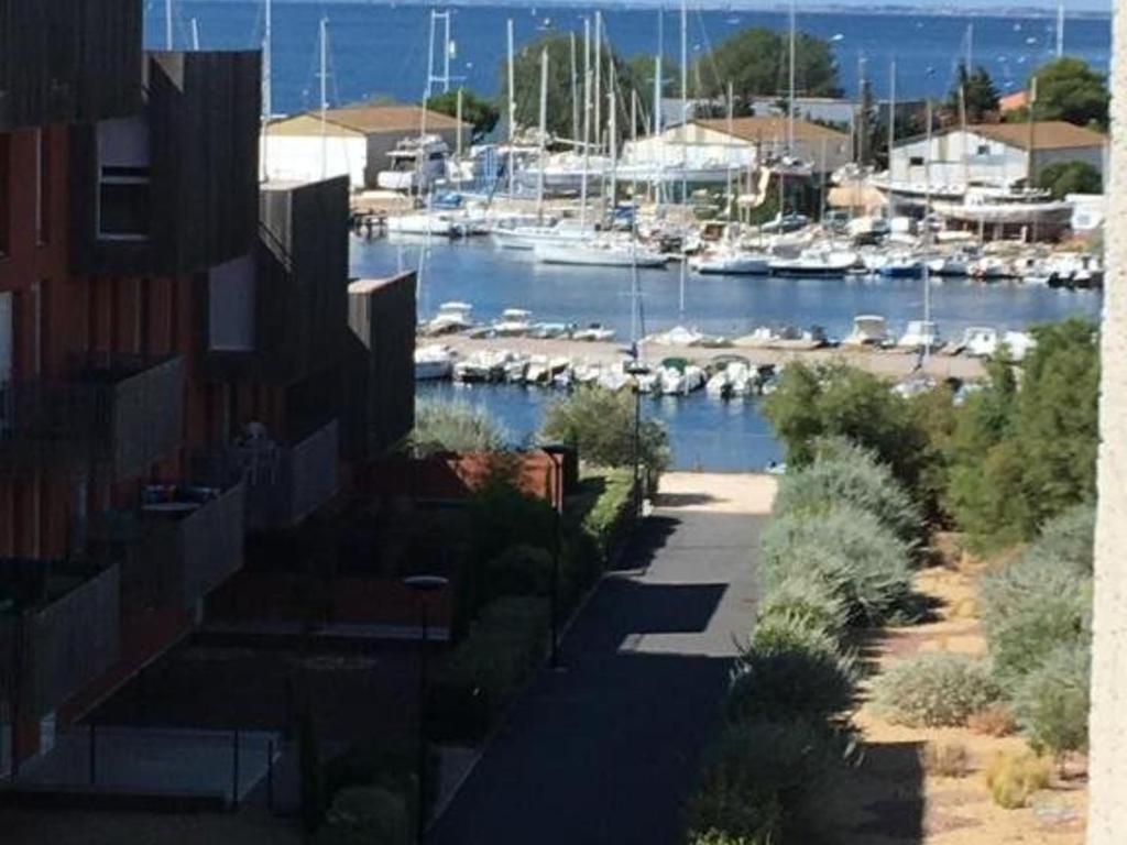 Appartement T2 avec terrasse, parking et WIFI - FR-1-553-203 - 2