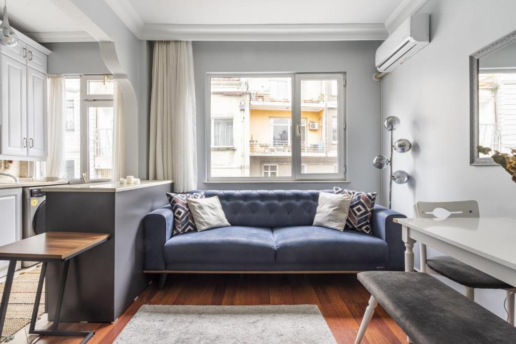 Modern and Stylish Flat near Taksim Square and Popular Attractions in Cihangir Beyoglu photo