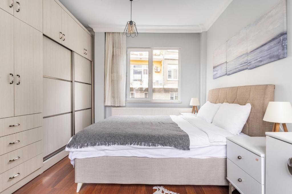 Modern and Stylish Flat near Taksim Square and Popular Attractions in Cihangir Beyoglu photo