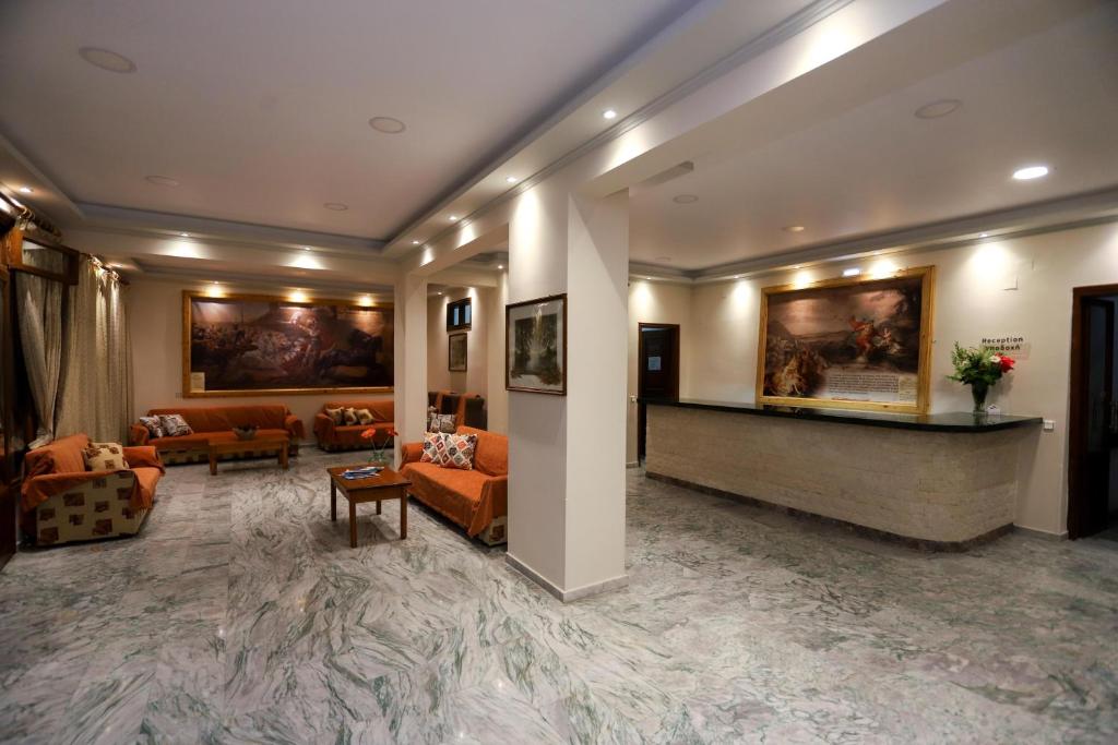 フロント・ロビー