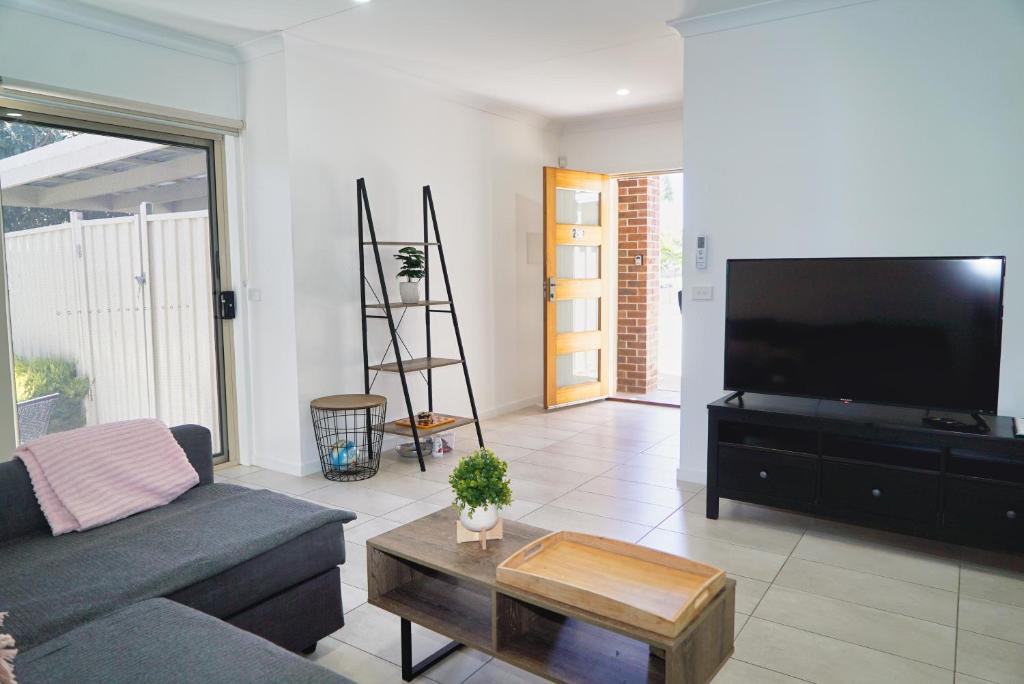 Modern style central location golden house