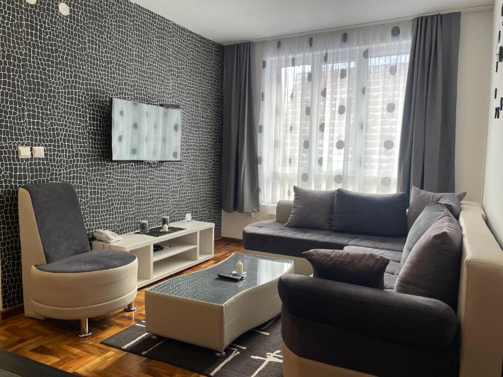 Djuric Apartman, Kraljevi Cardaci - 2
