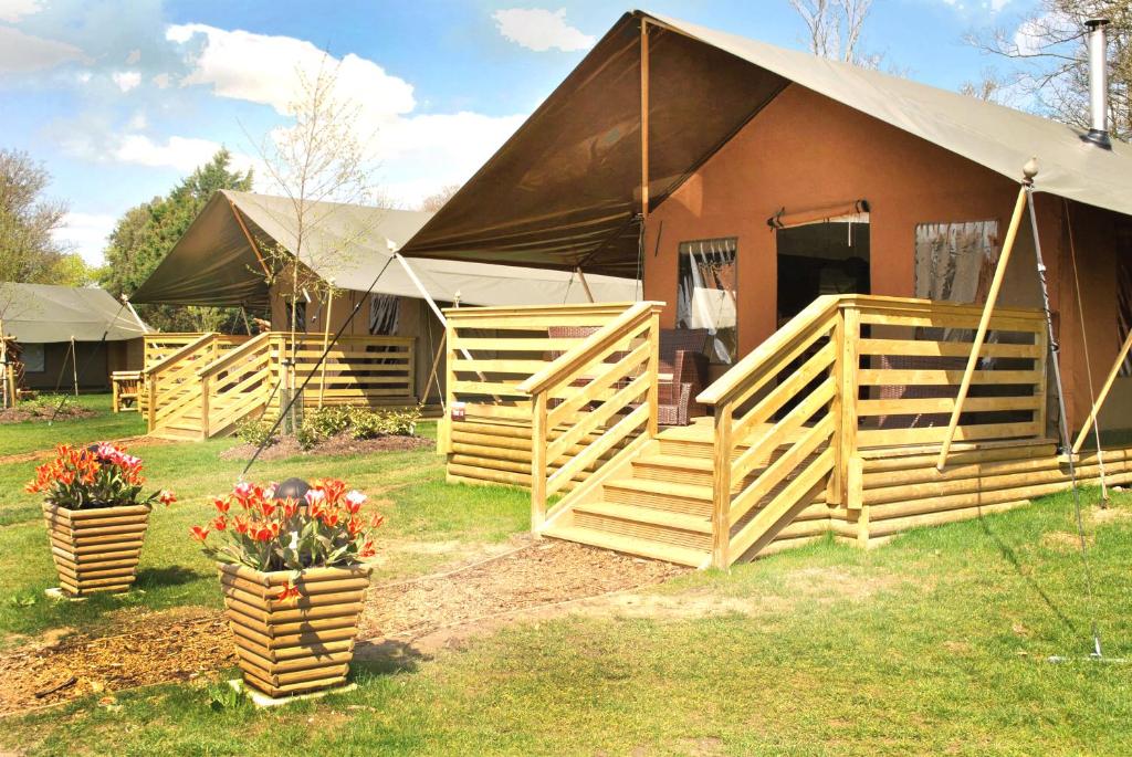 Bear Lodge At Port Lympne Reserve, Rentals Hythe