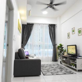 reSTARY - Tropical, Sutera Avenue Infinity Pool - Imago Opposite - KK City- 2BR,4Pax 来沙旅 热带雨林主题公寓 - 无边际日落海景泳池 - Imago商场对面 - KK市中心 - 2房4人, Kota Kinabalu