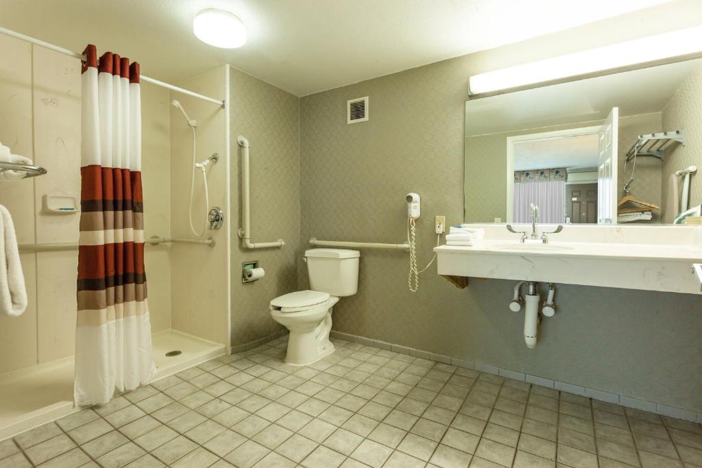 Red Roof Inn & Suites DeKalb photo
