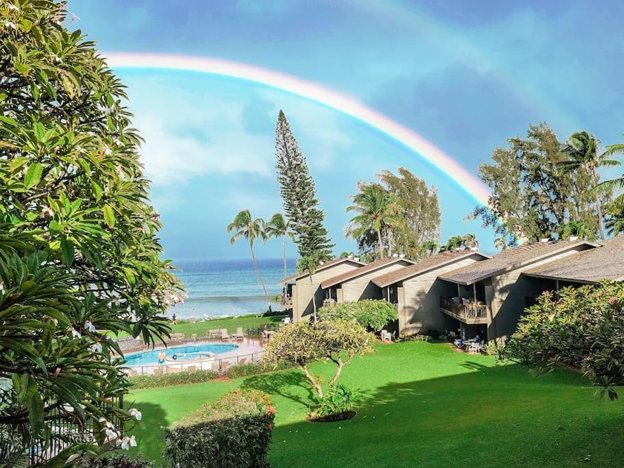 Coral Cove-Poolside Condo and Panoramic Ocean View, Kahana