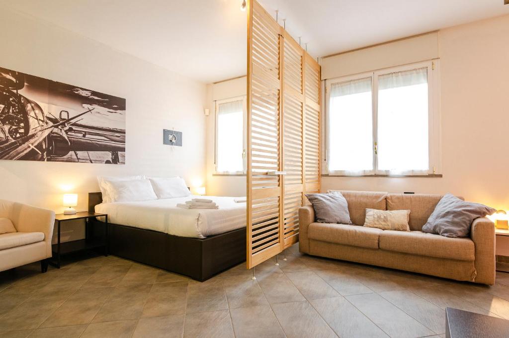Large studio flat with private car park - 4