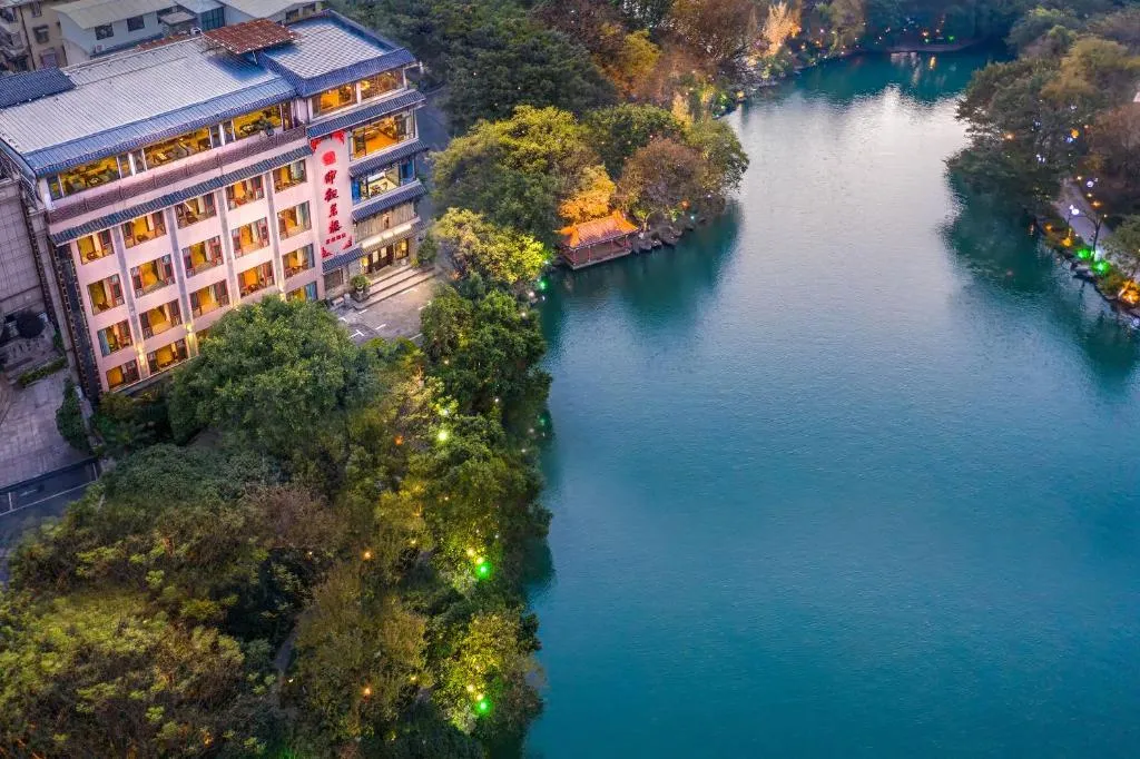 Aroma Tea House Former Jing Guan Ming Lou Museum Hotel, hotel in Guilin
