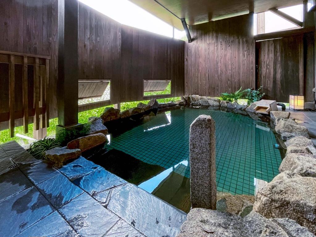 Hot spring bath