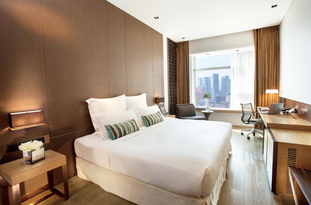 Hotel Room 5