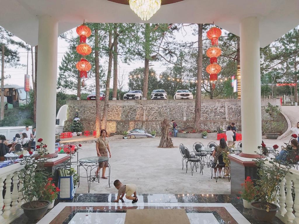 Khach san Hung Viet (Mang Đen)