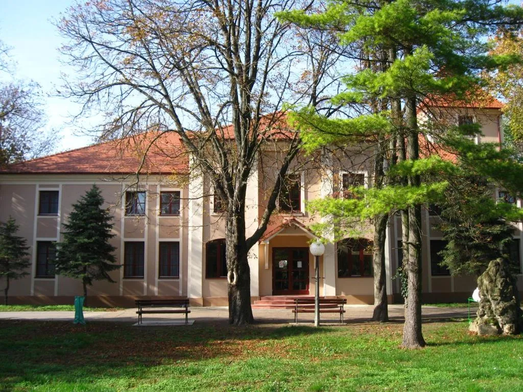 Kaštel Hotel, hotel di Bačka Topola