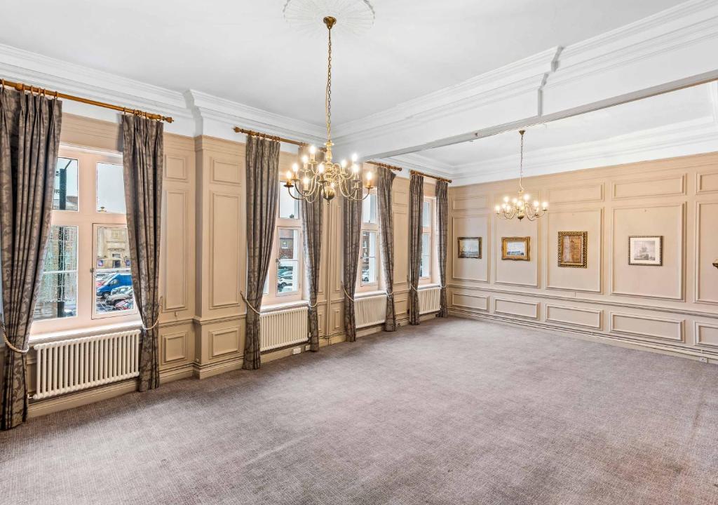 Конференц-зал / бальні зали