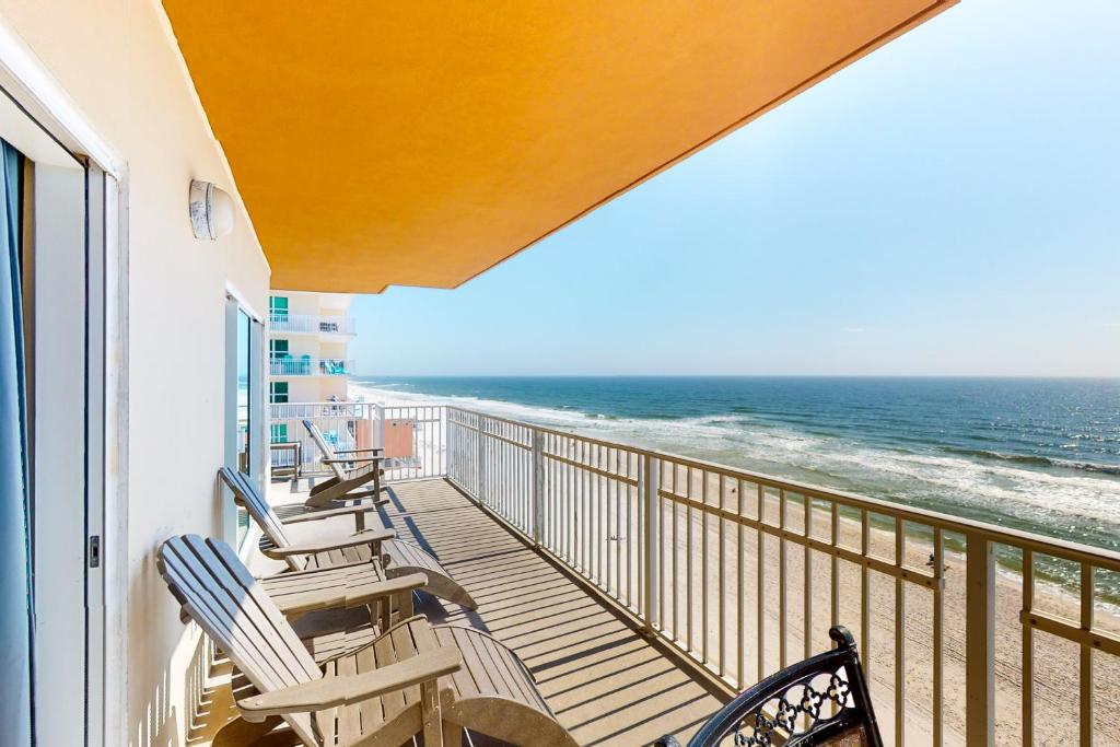 Crystal Shores West