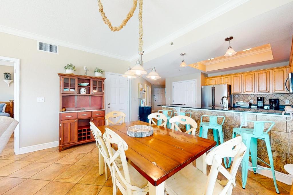 Crystal Shores West