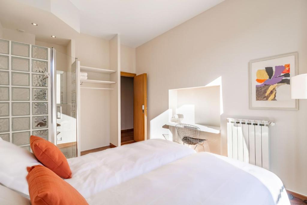 Market Square 2 bedrooms 2 baths AC private garage - 4
