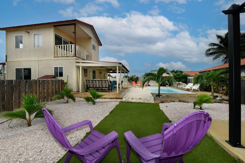 New listing 2 storey villa, Peaceful location. Close to beaches Palm Eagle Beach - photo 1