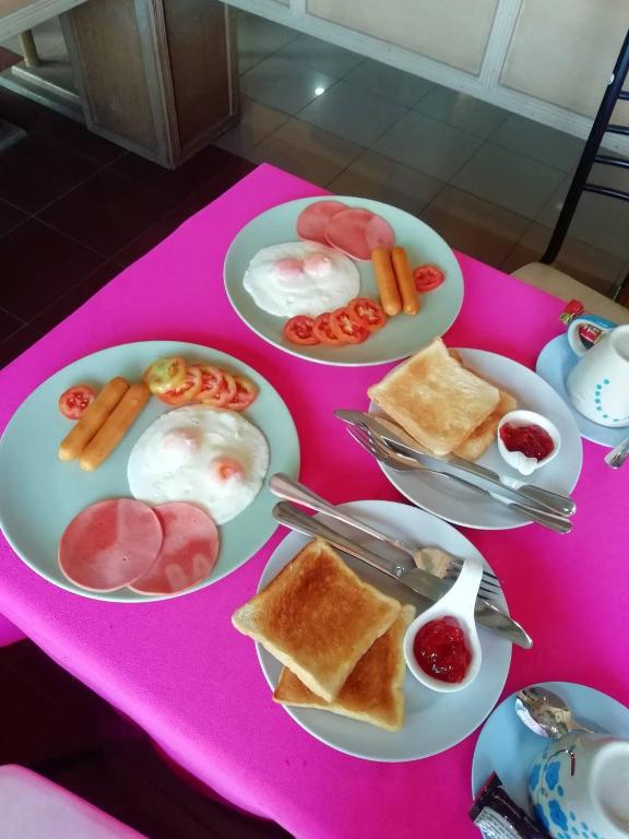 Food and beverages, โรงแรมเมืองเพรียวอินน์ Mueang Phriao Inn Hotel in Saraburi