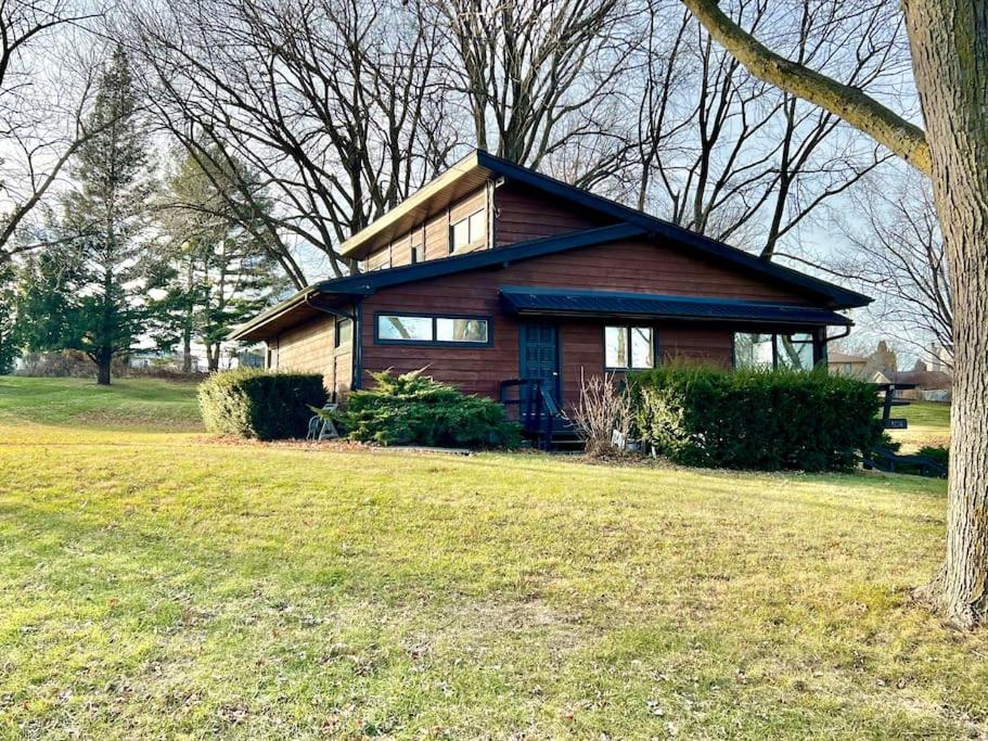 Cheerful 4 Bedroom home with a huge back yard