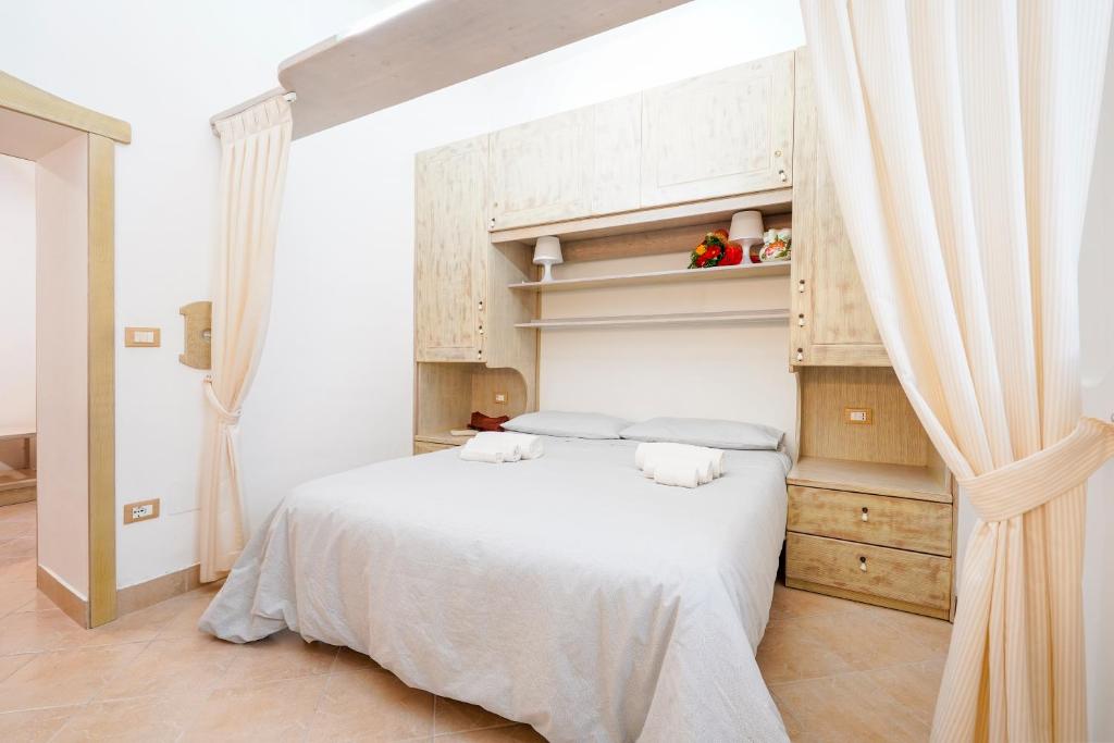 GuestHost - Fratti's House - 4