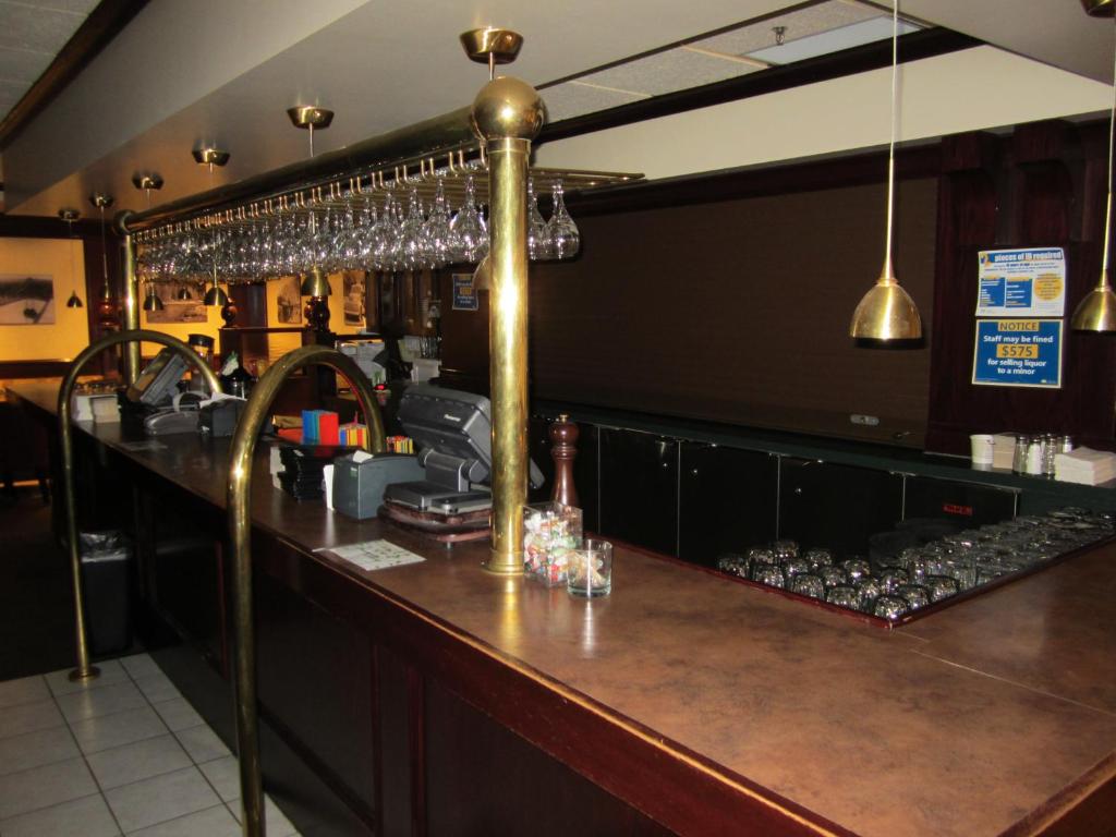 Woodlands Inn Photo 30