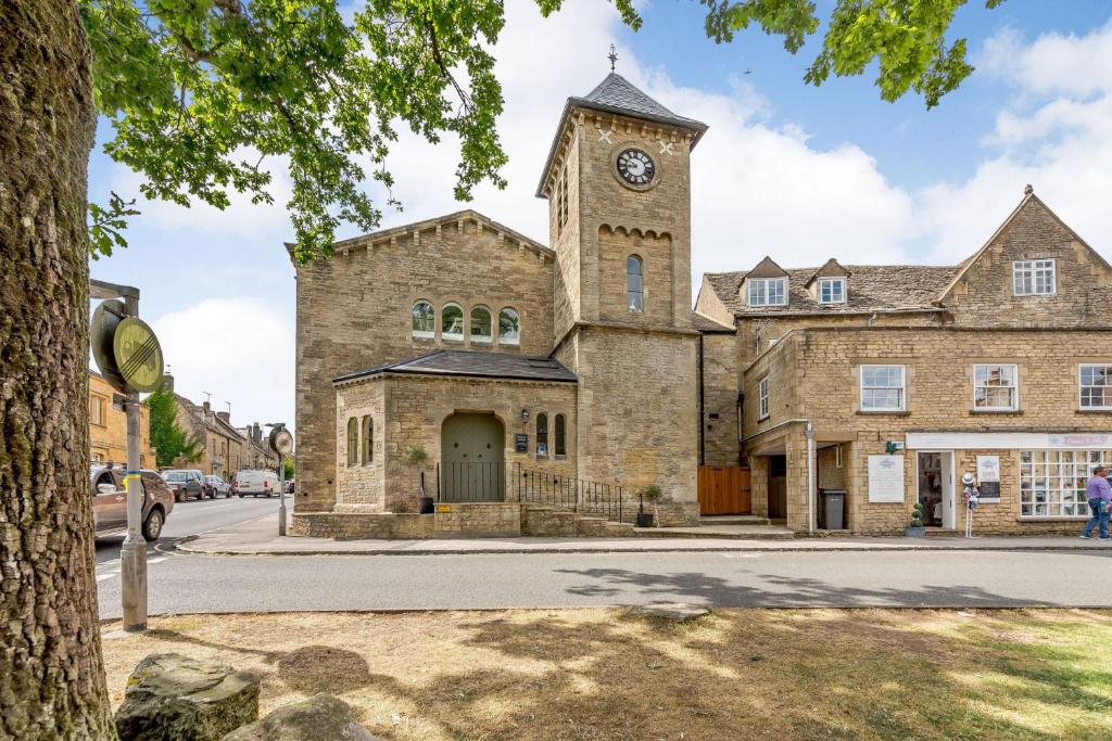 The Trinity, Stow on the Wold
