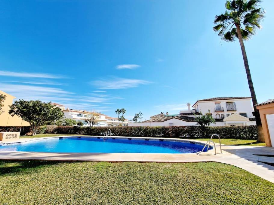 Semi-detached house in Butiplaya - 2