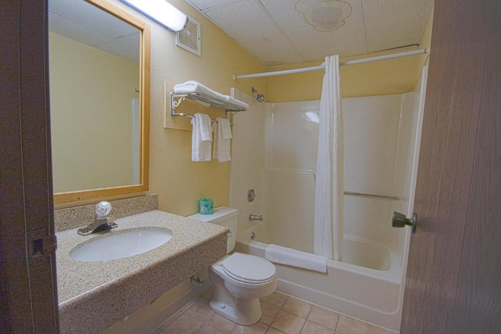 Love Hotels Junction City KS Near Fort Riley By OYO photo