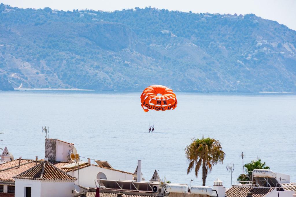 Old town Nerja, stunning sea views - 2