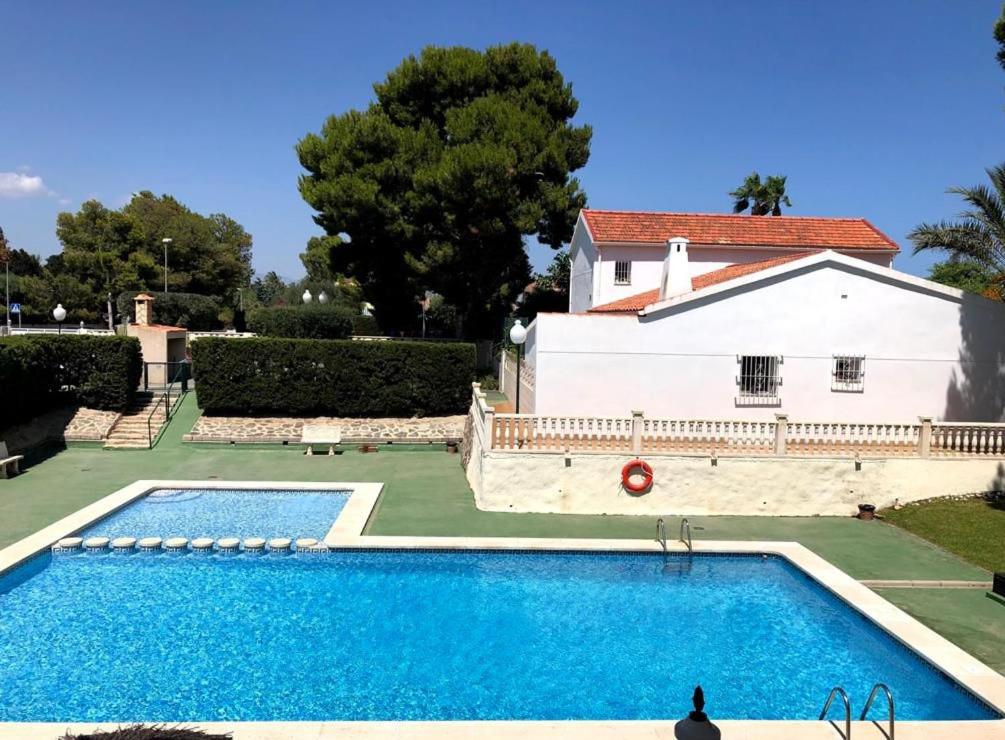 Apartamento con piscina y parking - 1