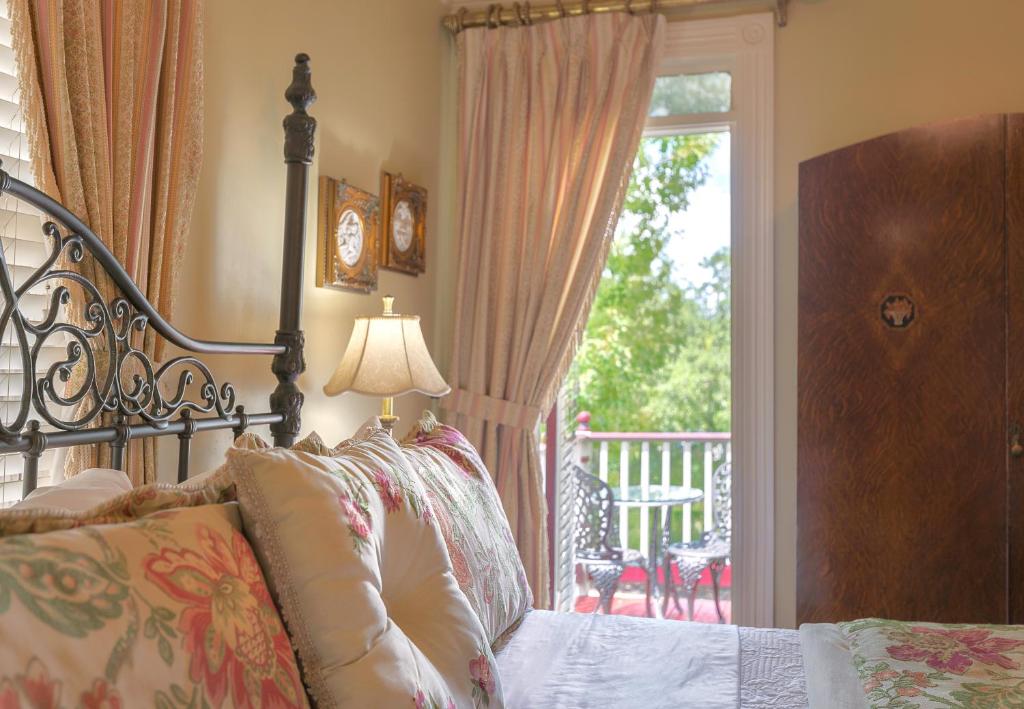 Cedar House Inn photo