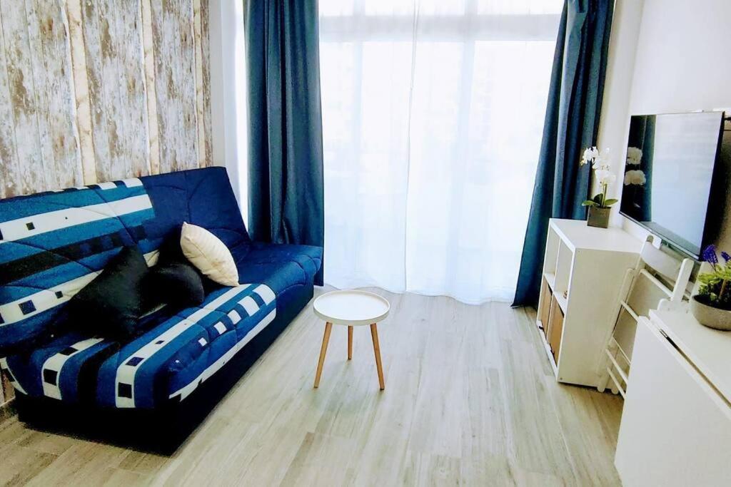 Blue 335 by CASAS COCODRILO, Playa del Inglés