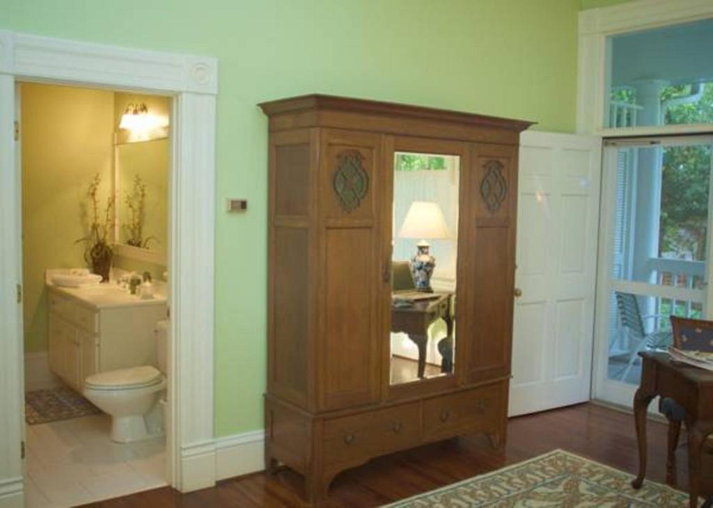 Lookaway Inn photo