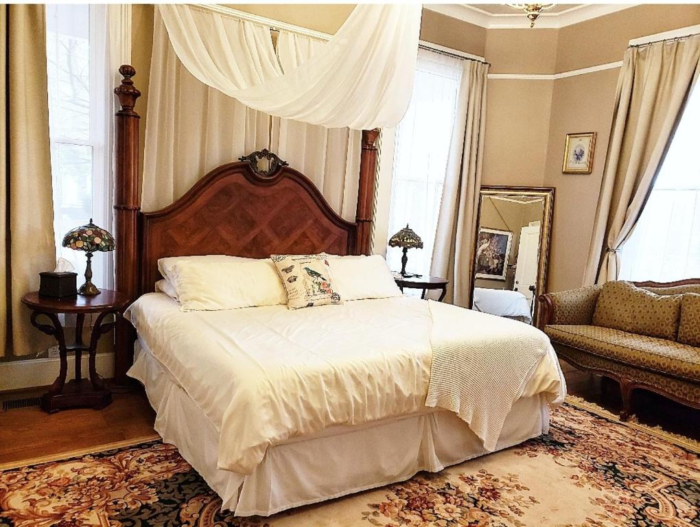 South Court Inn 전경