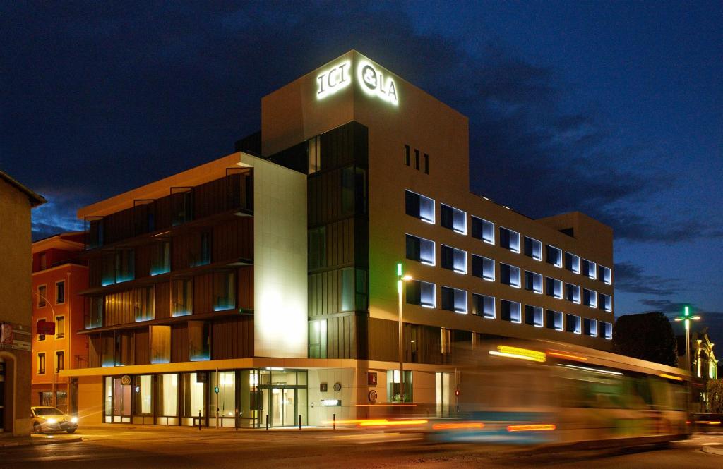 2. Hôtel Me..