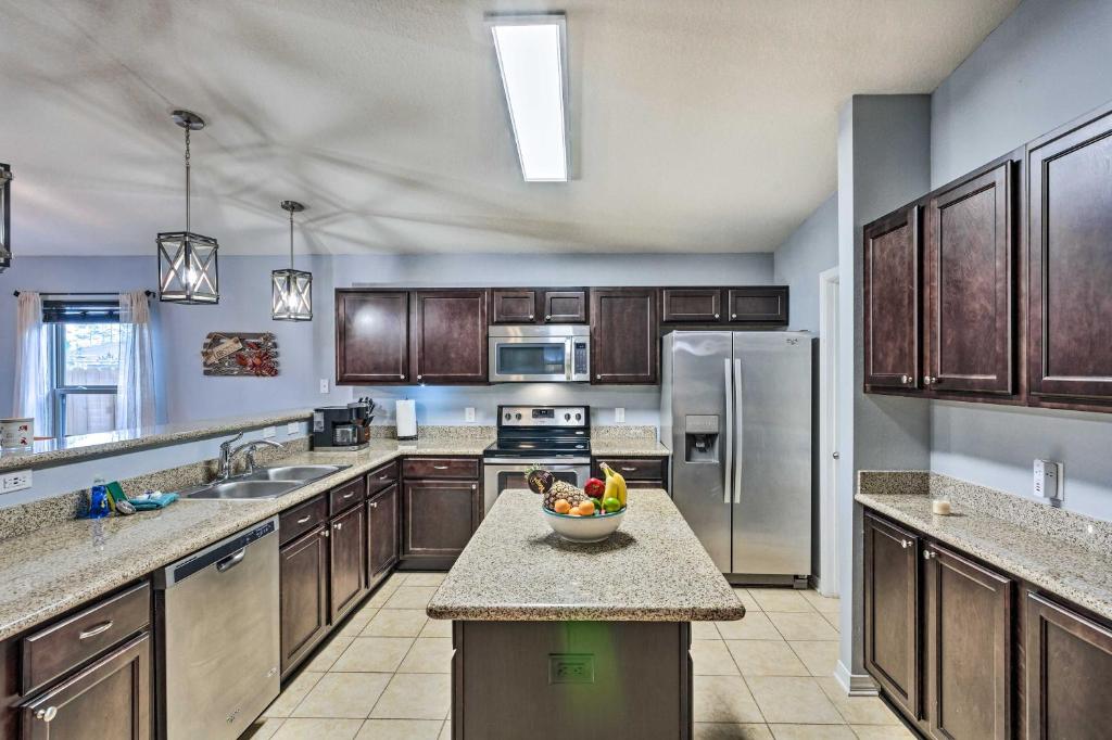 Spacious Navarre Retreat with Fenced-In Yard!, Navarre