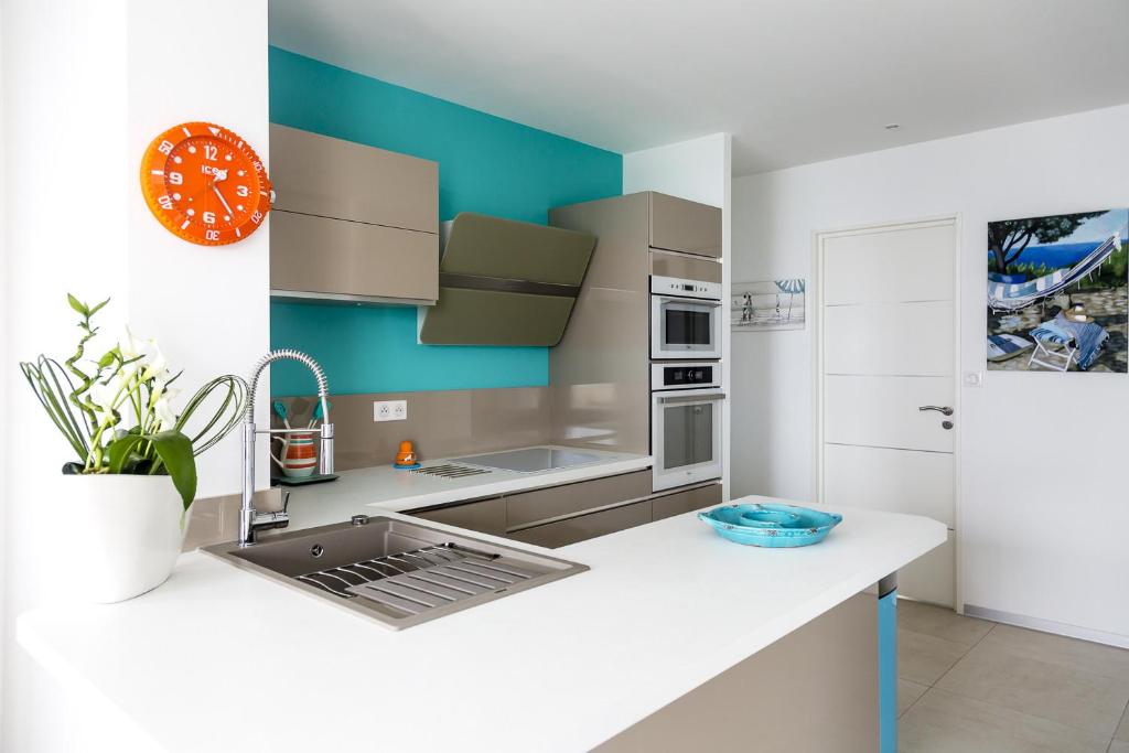 Seafront Apartment with Large Terrace - 5