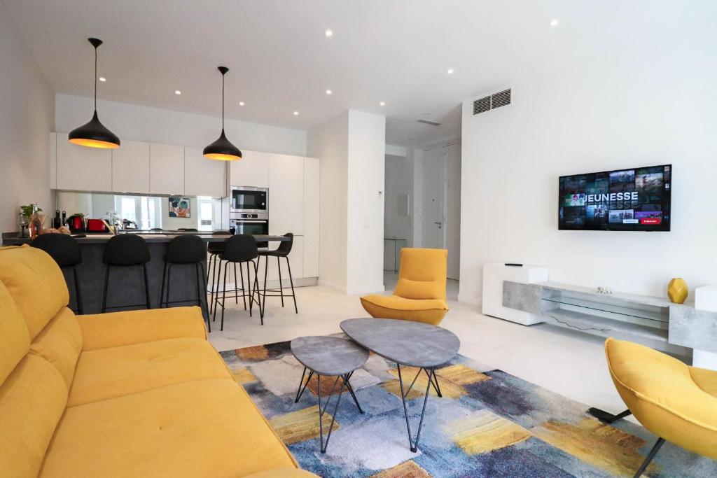 NAPOLEON Luxurious renovated apartment 1min from Palais - 4