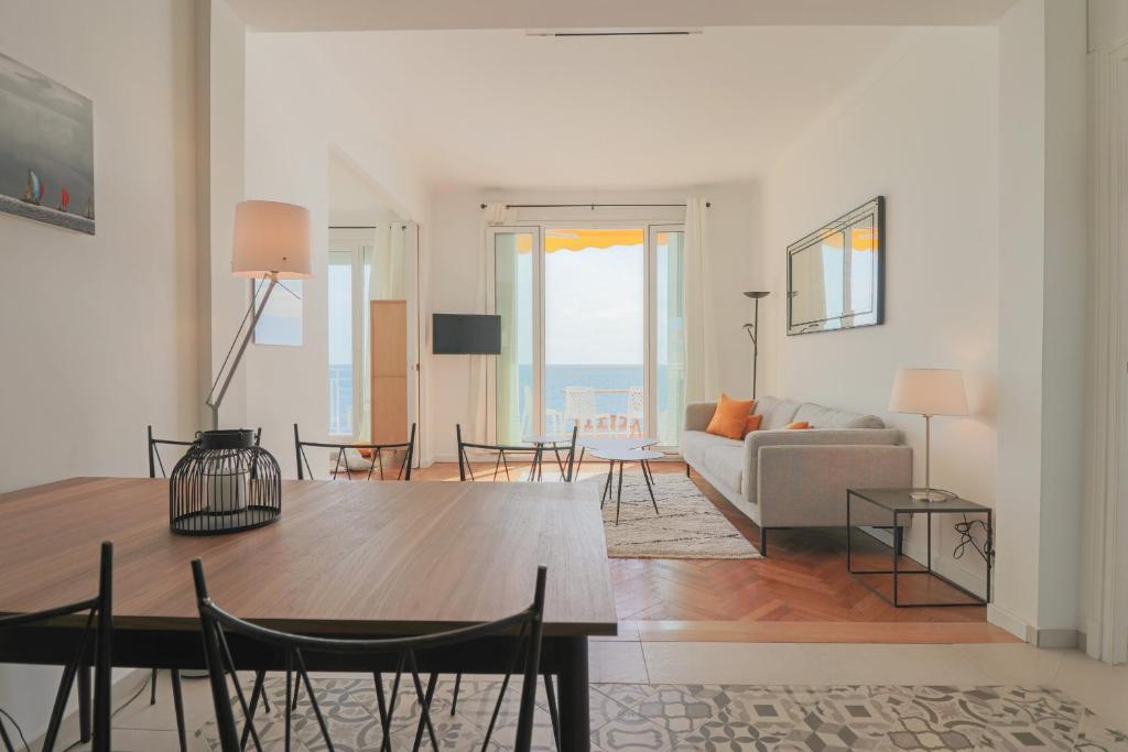 Charming Apartment on Seafront with Rooftop - 2